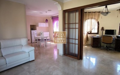 Fantástica villa con gran parcela, con privacidad y vistas al mar.